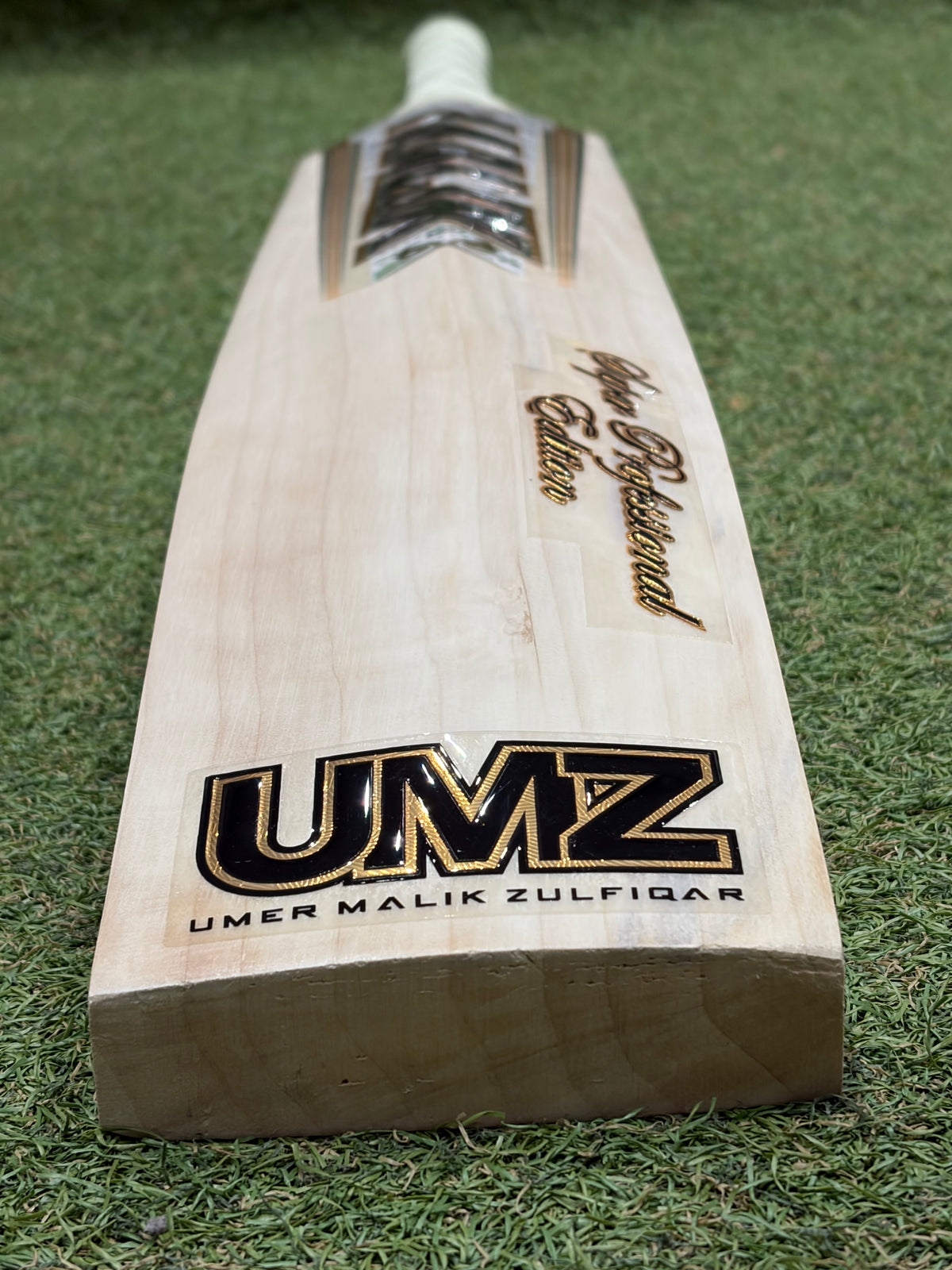 MB Malik Super Professional Edition Cricket Bat (2lb 8oz)