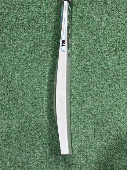 Ton Gutsy Harrow Junior Cricket Bat (2lb 5oz)