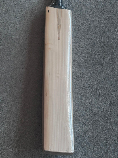 Plain Laminate Cricket Bat (2lb 8oz)