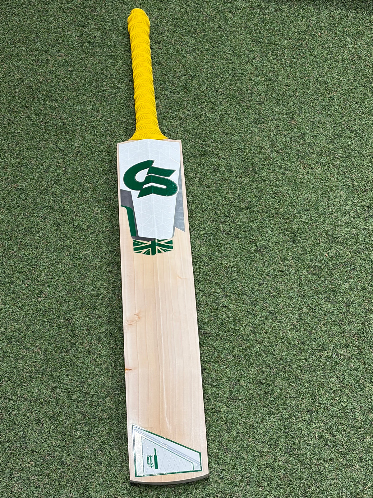Cricket Station Saim Ayub 3 Star Cricket Bat (2lb 9oz)