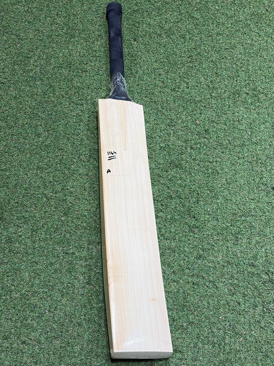 MB Malik UMZ Plain Players Cricket Bat (2lb 9oz)