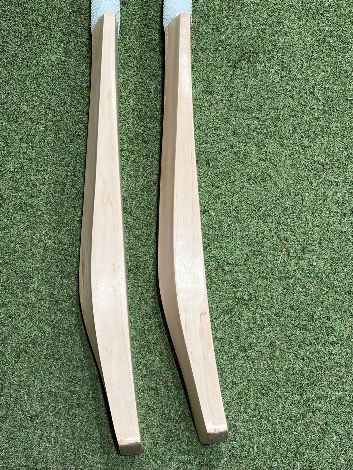 Plain Grade 1+ UK Made Cricket Bat (2lb 9oz & 2lb 10oz)
