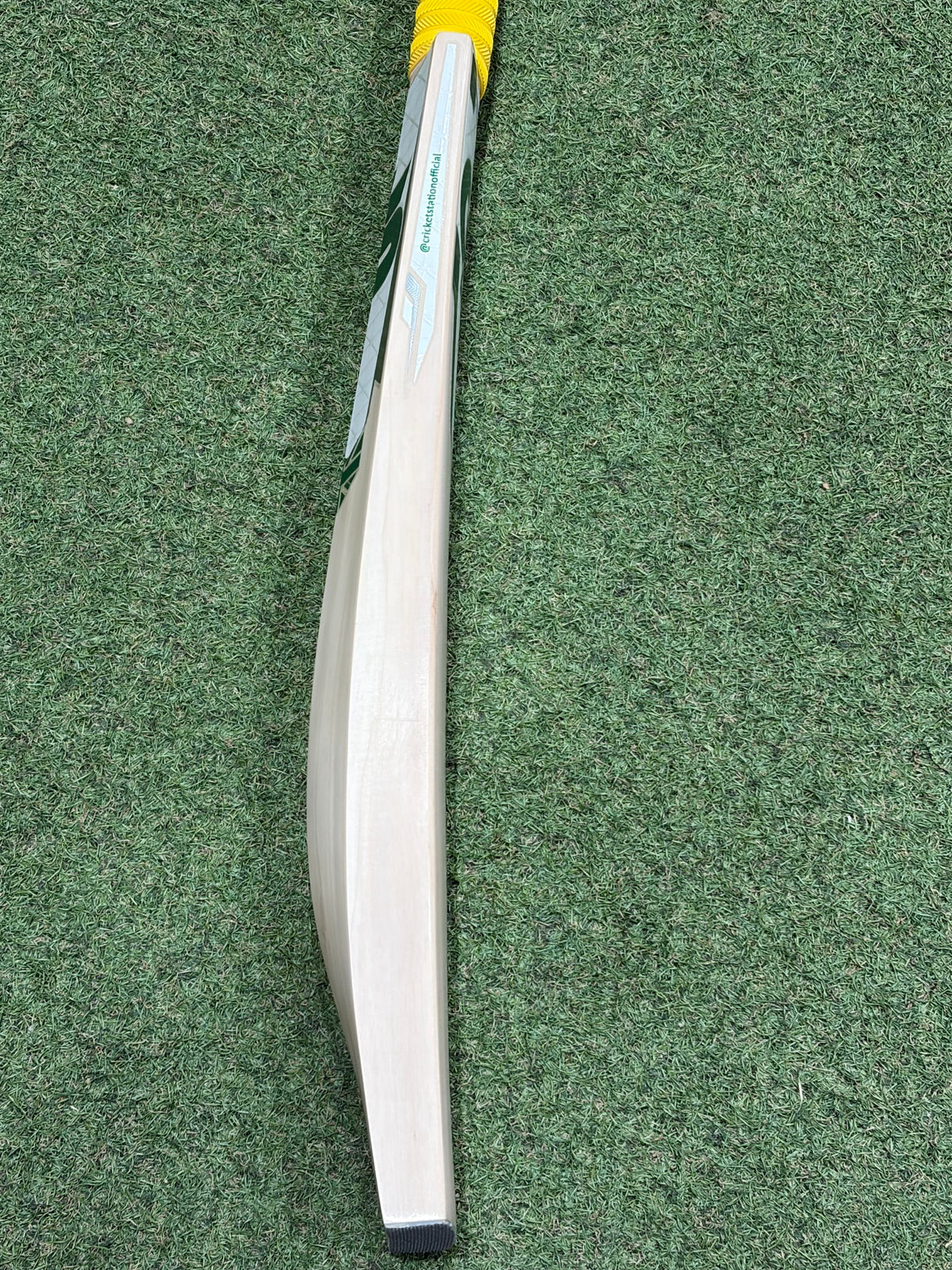 Cricket Station Saim Ayub 7 Star Cricket Bat (2lb 11oz)