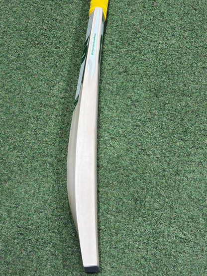 Cricket Station Saim Ayub 7 Star Cricket Bat (2lb 11oz)