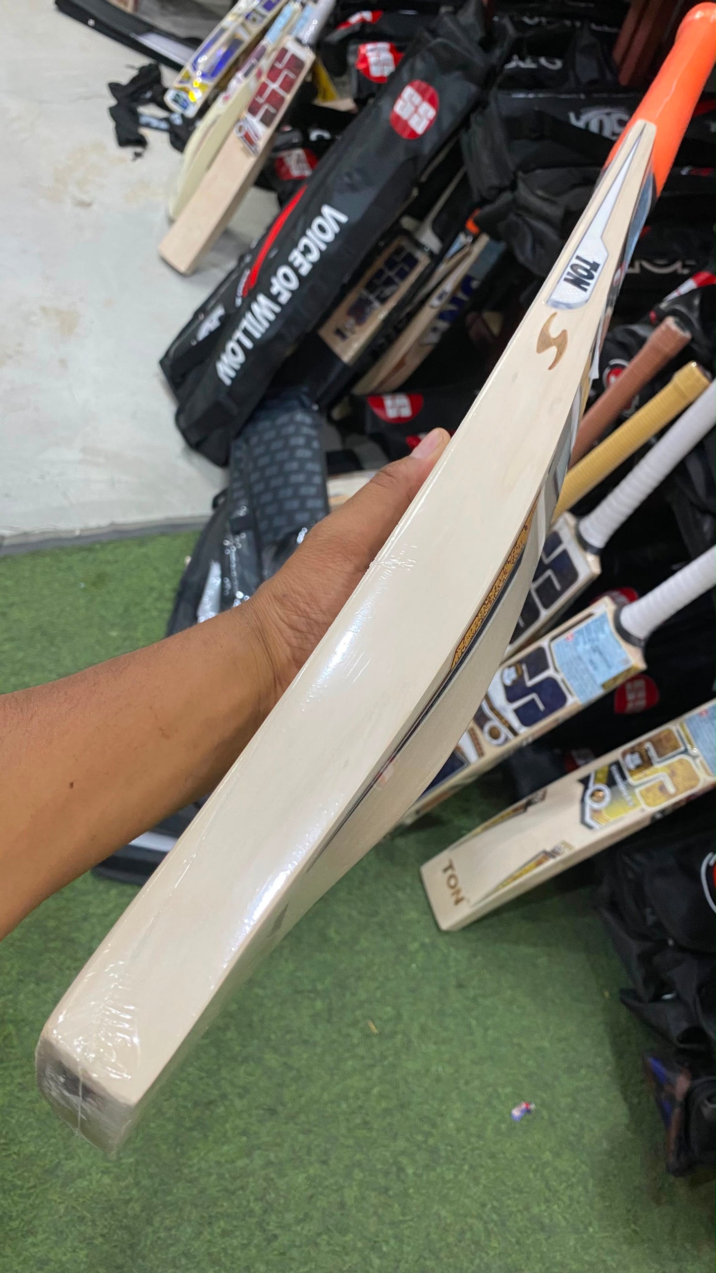 Ton Abhishek Sharma Player Cricket Bat (2lb 8oz)