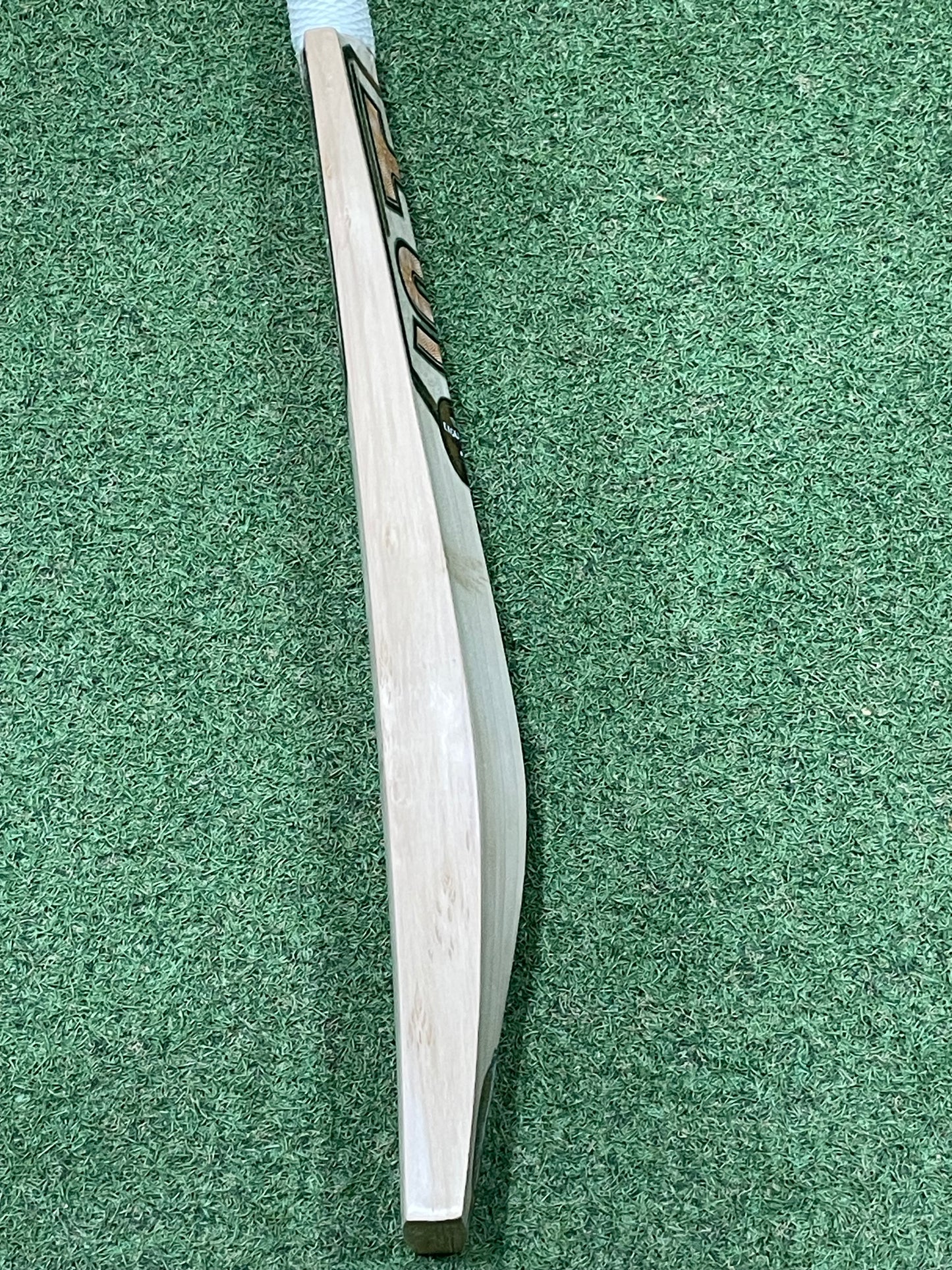 HS Core Octa Limited Edition Cricket Bat (2lb 9oz)