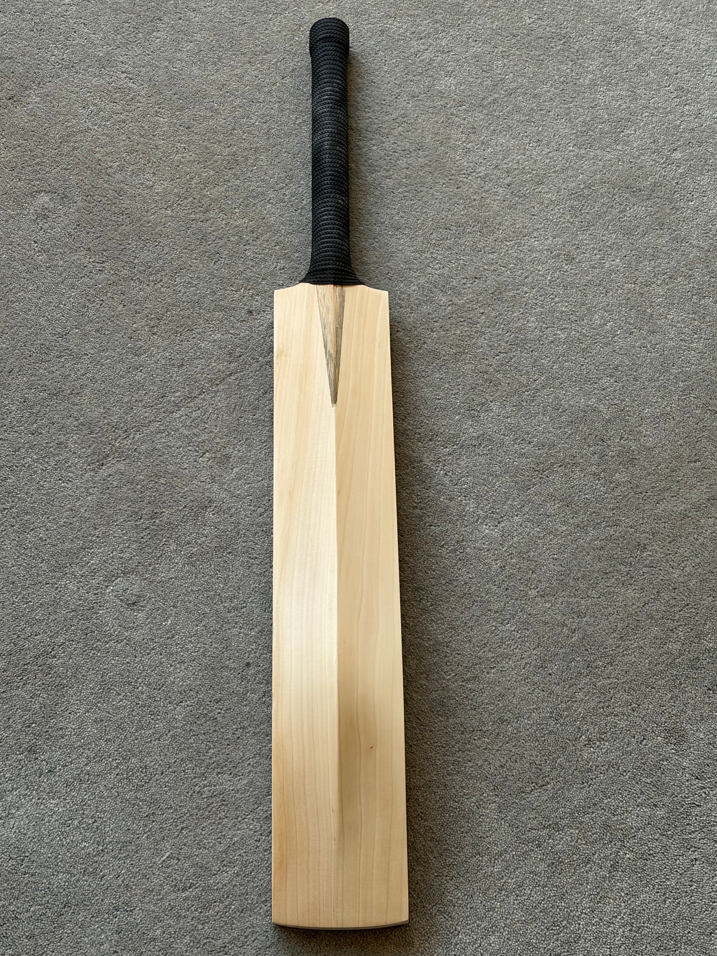 Plain Players UK Made Cricket Bat (2lb 8oz)