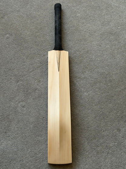 Plain Players UK Made Cricket Bat (2lb 8oz)