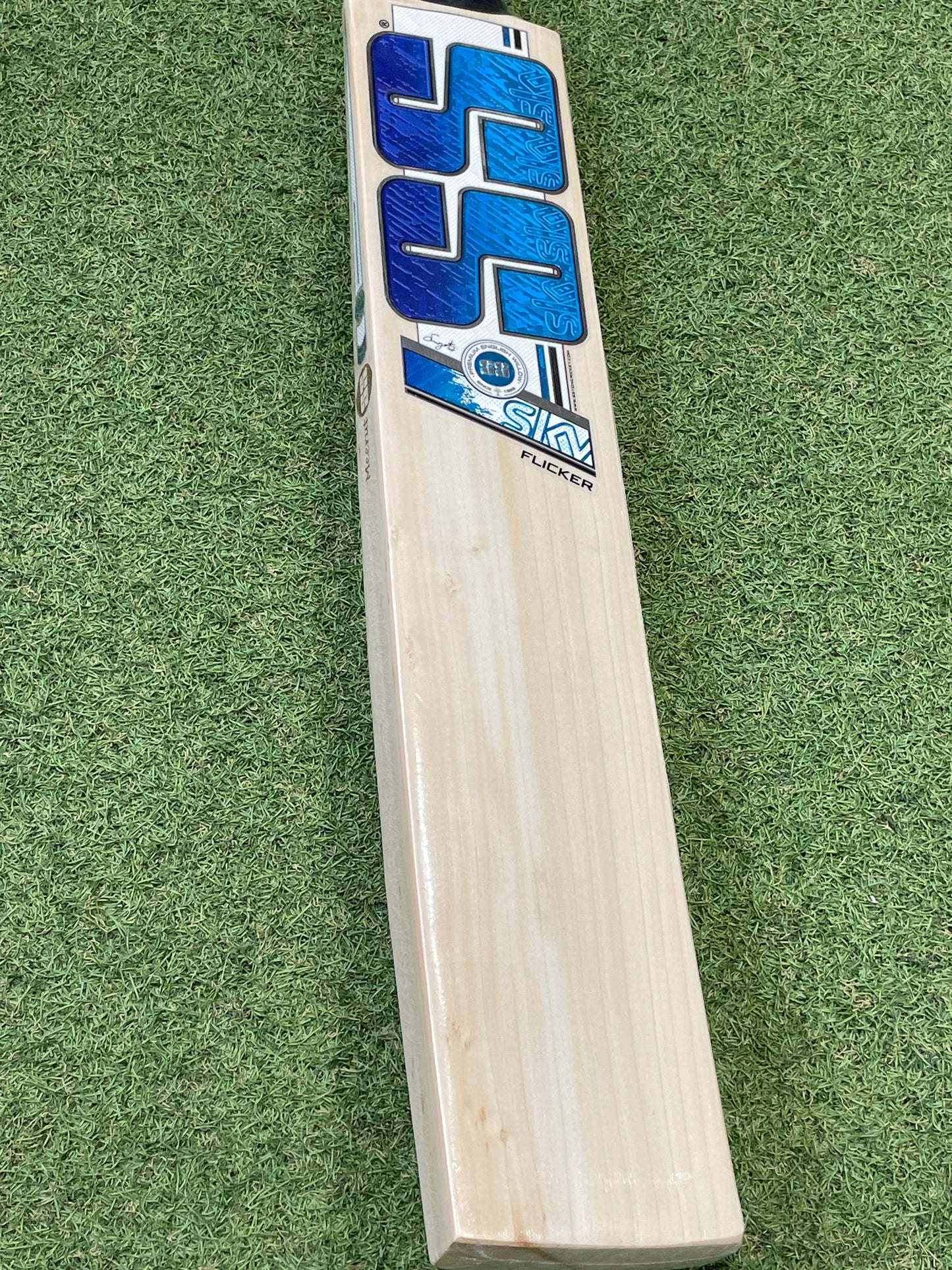 SS Sky Flicker Harrow Junior Cricket Bat (2lb 5oz)