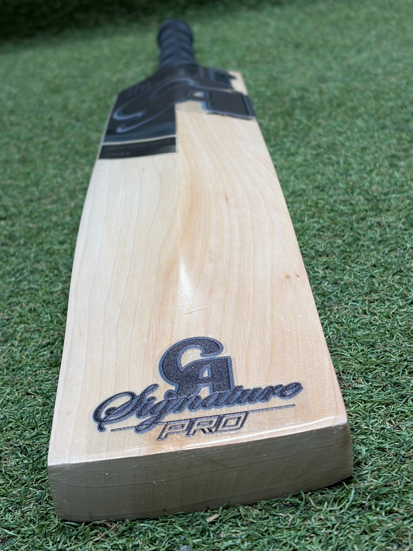 CA Blackout Signature Harrow Junior Cricket Bat (2lb 4oz)