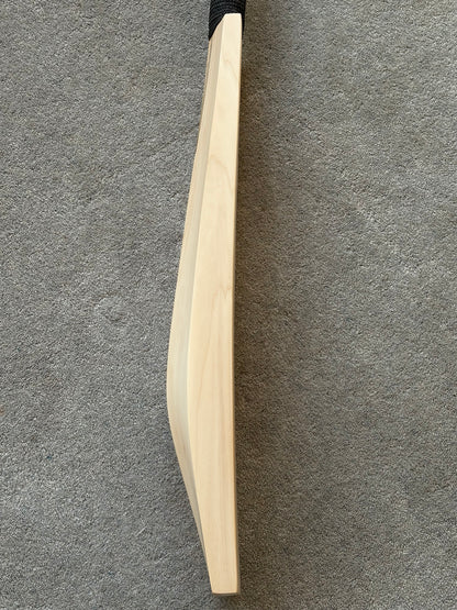 Plain Players UK Made Cricket Bat (2lb 8oz)