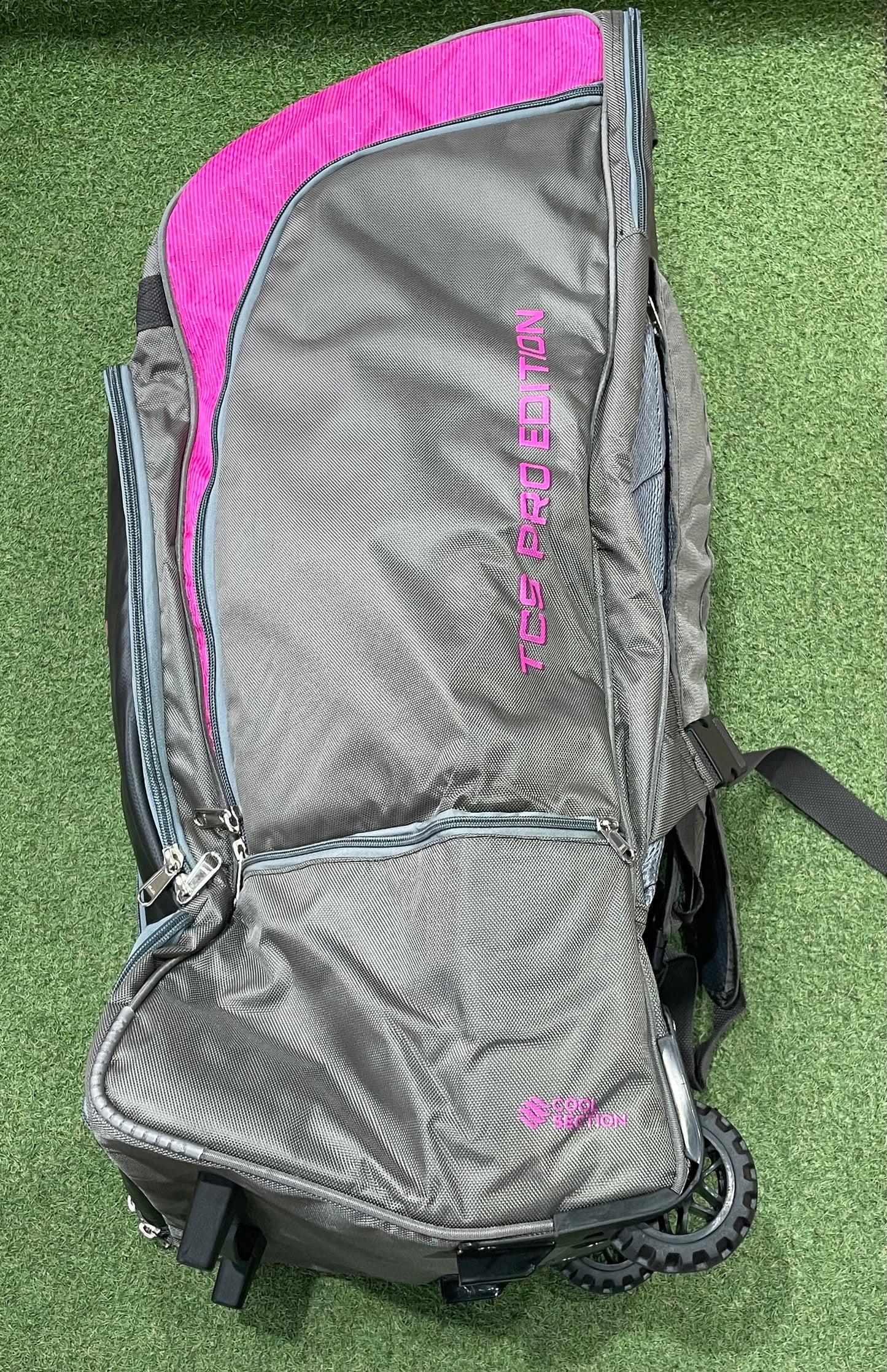 TCS Pro Edition Wheelie Duffle Bag