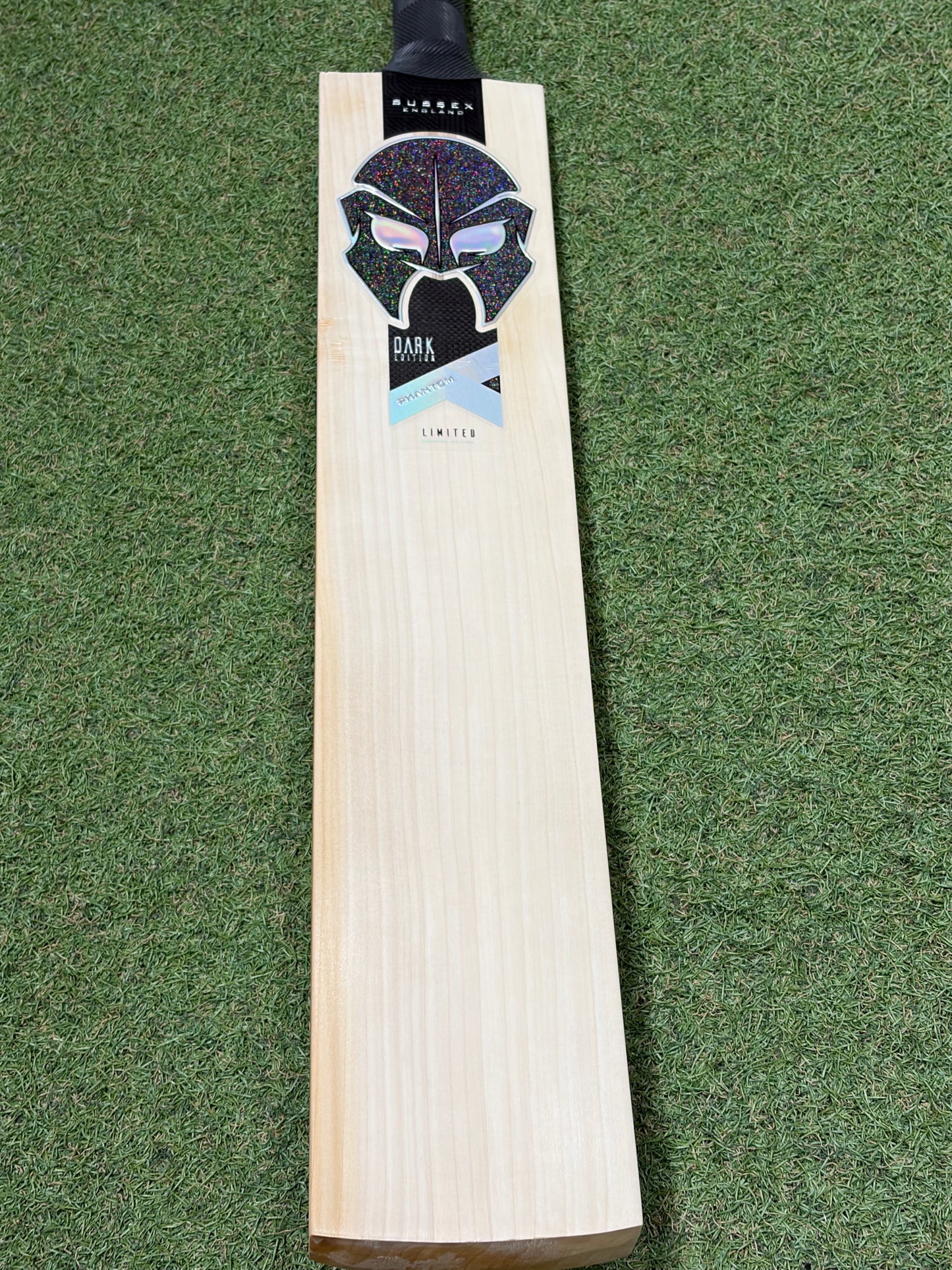 Phantom Dark Edition LE Cricket Bat (2lb 10oz)