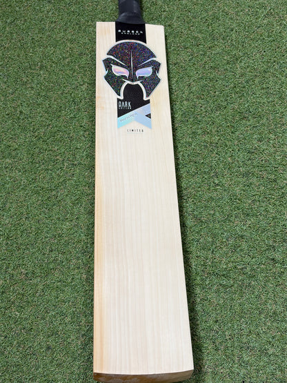 Phantom Dark Edition LE Cricket Bat (2lb 10oz)