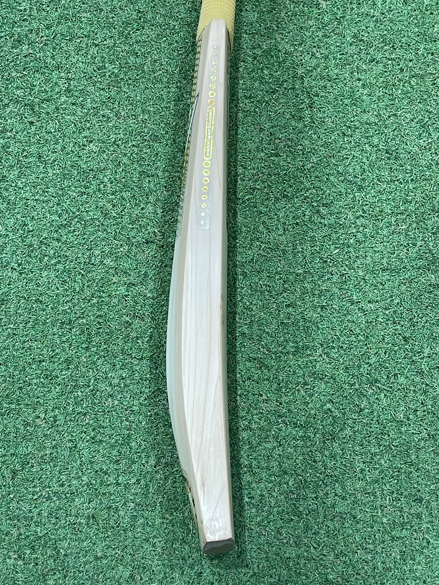 Vader Sports Reserve Edition Cricket Bat (2lb 11oz)