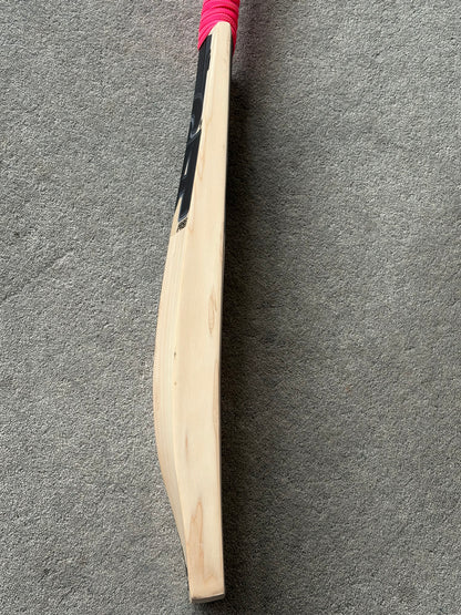 CA Pro Blackout Signature Cricket Bat (2lb 8oz)