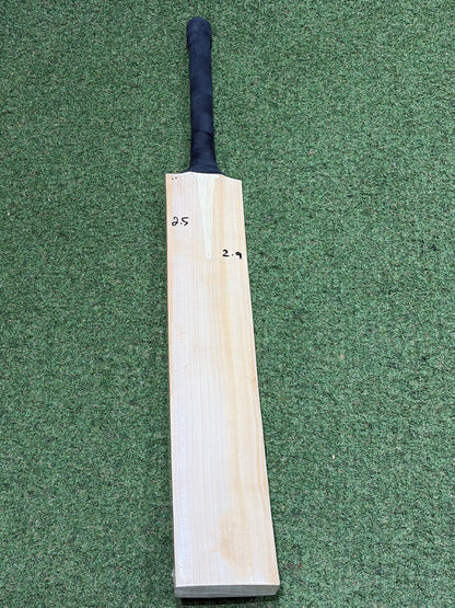 MB Malik UMZ Plain Cricket Bat (2lb 9oz)