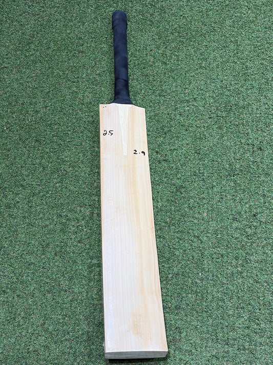 MB Malik UMZ Plain Cricket Bat (2lb 9oz)
