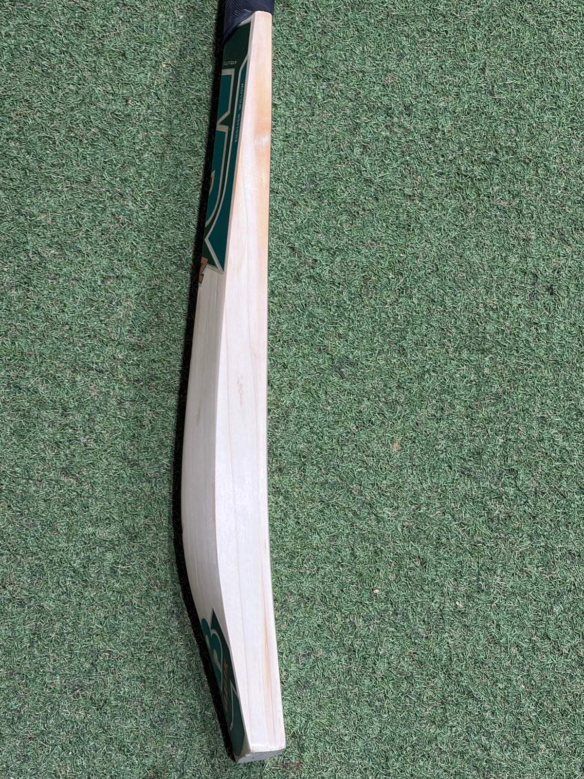 MB Malik UMZ Signature Cricket Bat (2lb 9oz)
