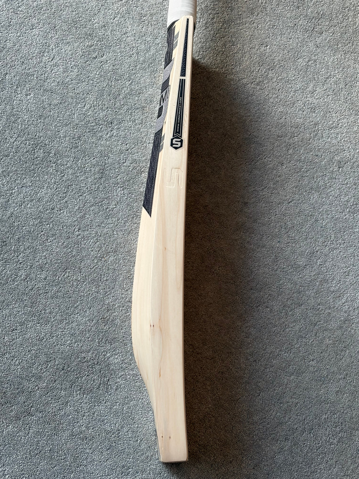 Somi Exploder Cricket Bat( 2lb 7oz)