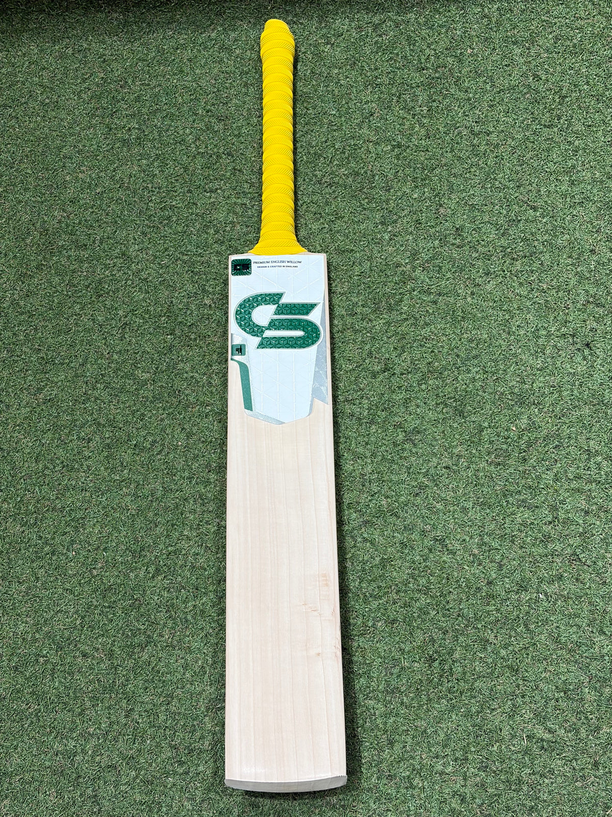 Cricket Station Saim Ayub 3 Star Cricket Bat (2lb 9oz)