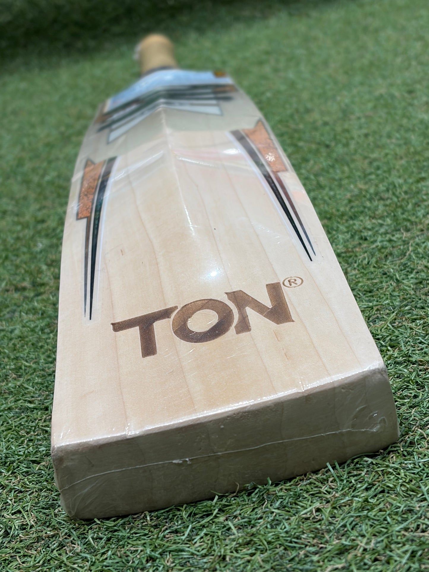 Ton Super Cricket Bat (2lb 9oz)