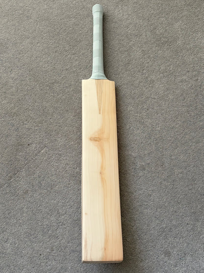 CA Plain Butterfly Cricket Bat (2lb 8oz)