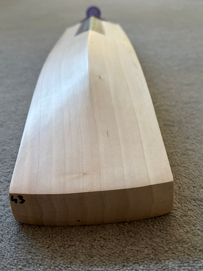 Infinity Peace Out Cricket Bat (2lb 13oz)