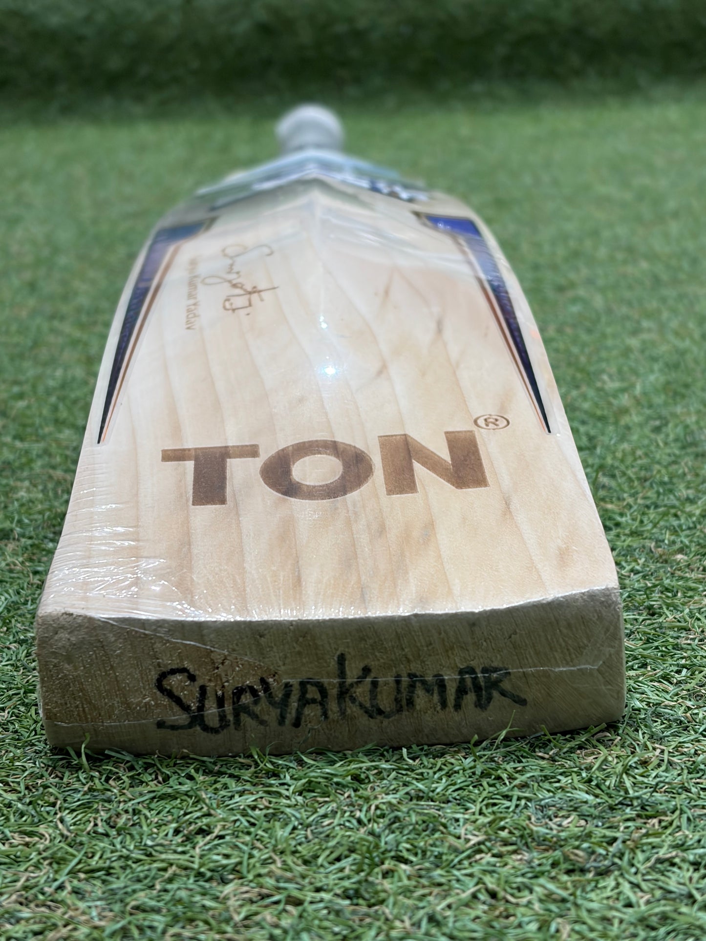 SS Ton SKY Player Cricket Bat (2lb 9oz)