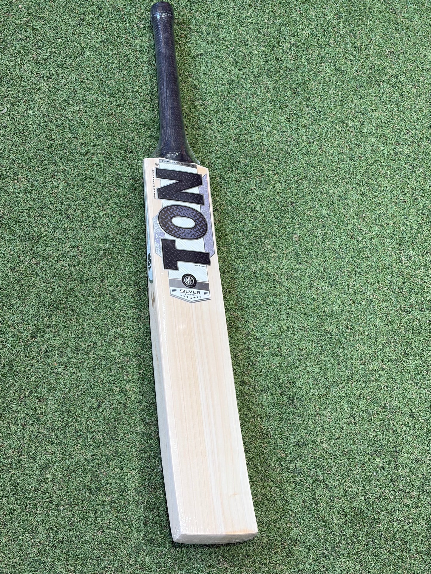 Ton Silver Edition Cricket Bat (2lb 9oz)