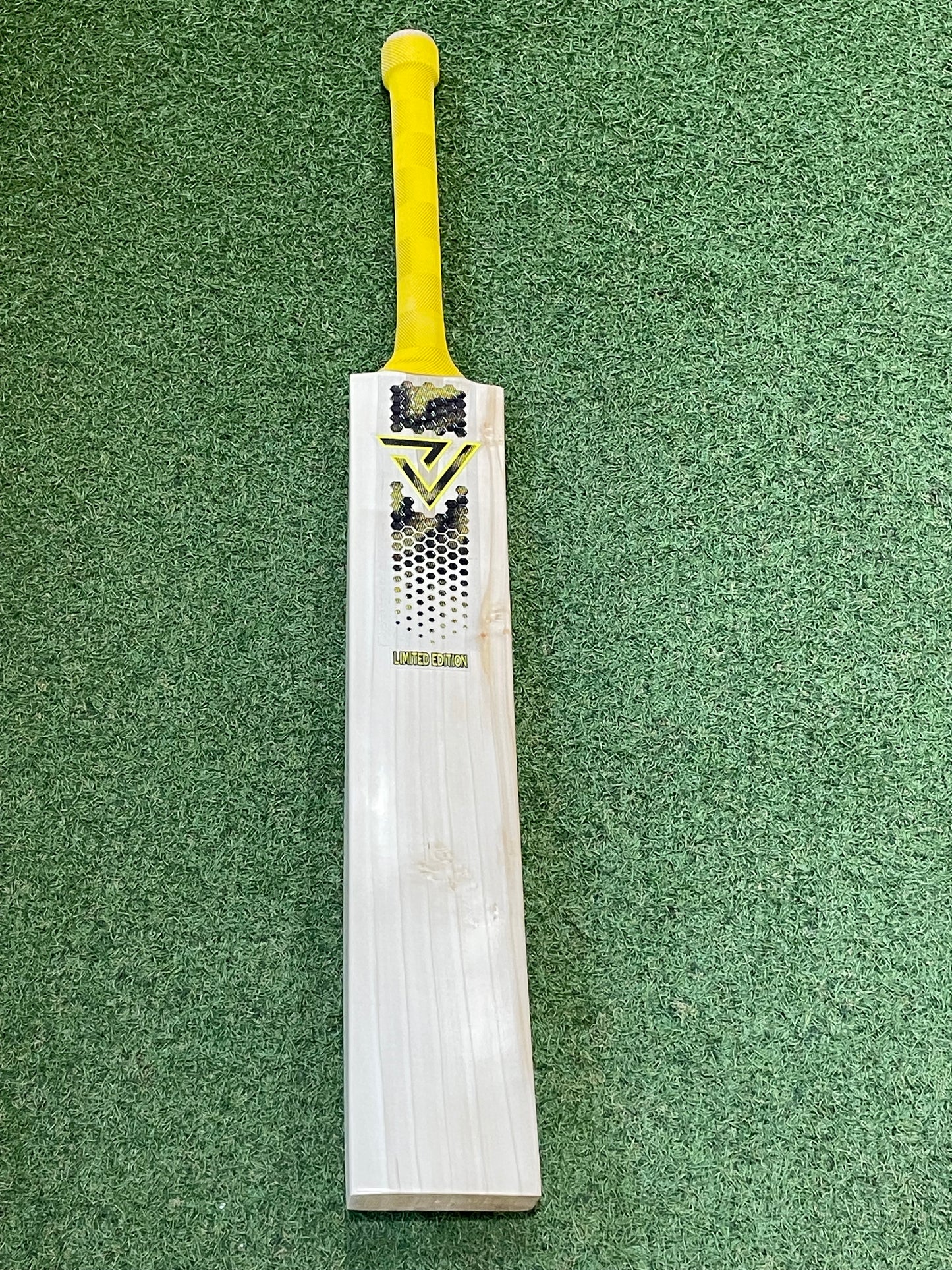 Vader Sports Limited Edition Cricket Bat (2lb 9oz)