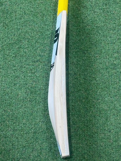 Cricket Station Brett Louis D’Oliveria Players Cricket Bat (2lb 10oz)