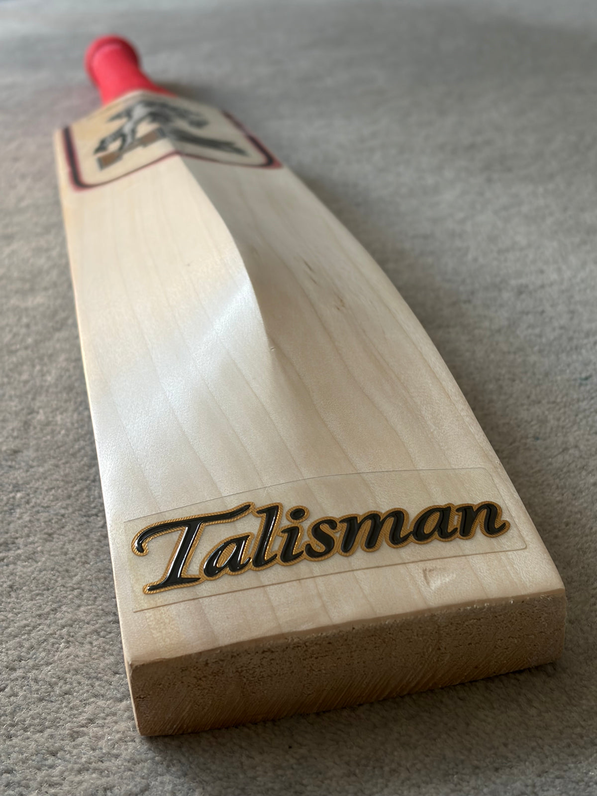 HS Pro Tailsman Cricket Bat (2lb 10oz)