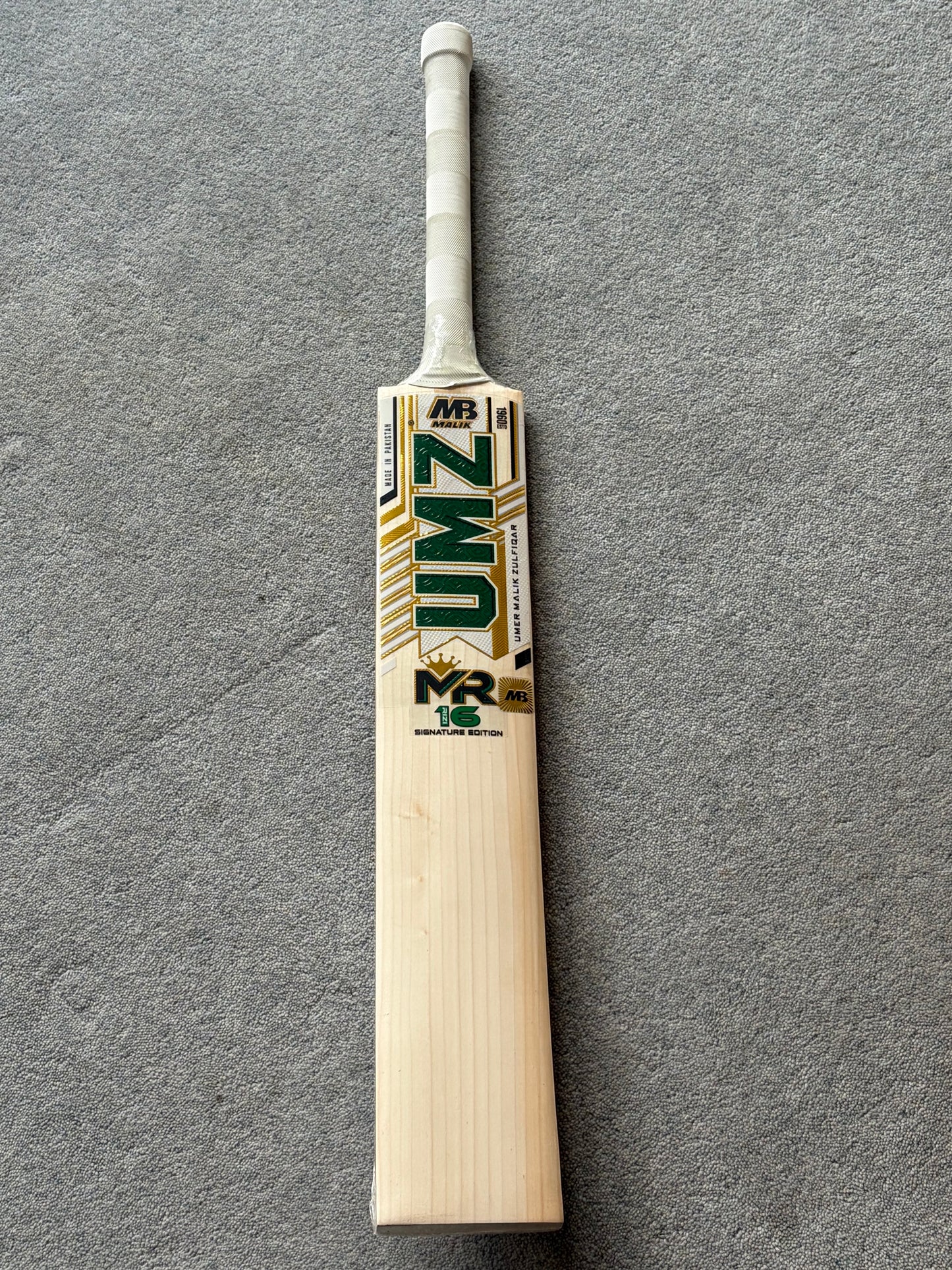 MB Malik Mohammed Rizwan Players Cricket Bat (2lb 8oz)