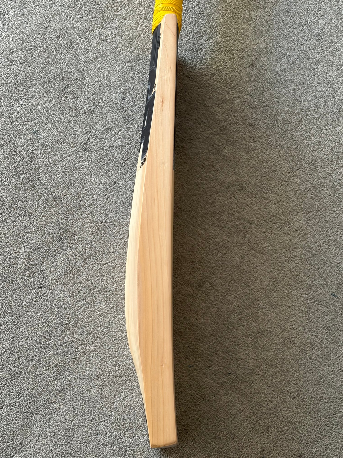 CA Pro Blackout Signature Cricket Bat (2lb 10oz)