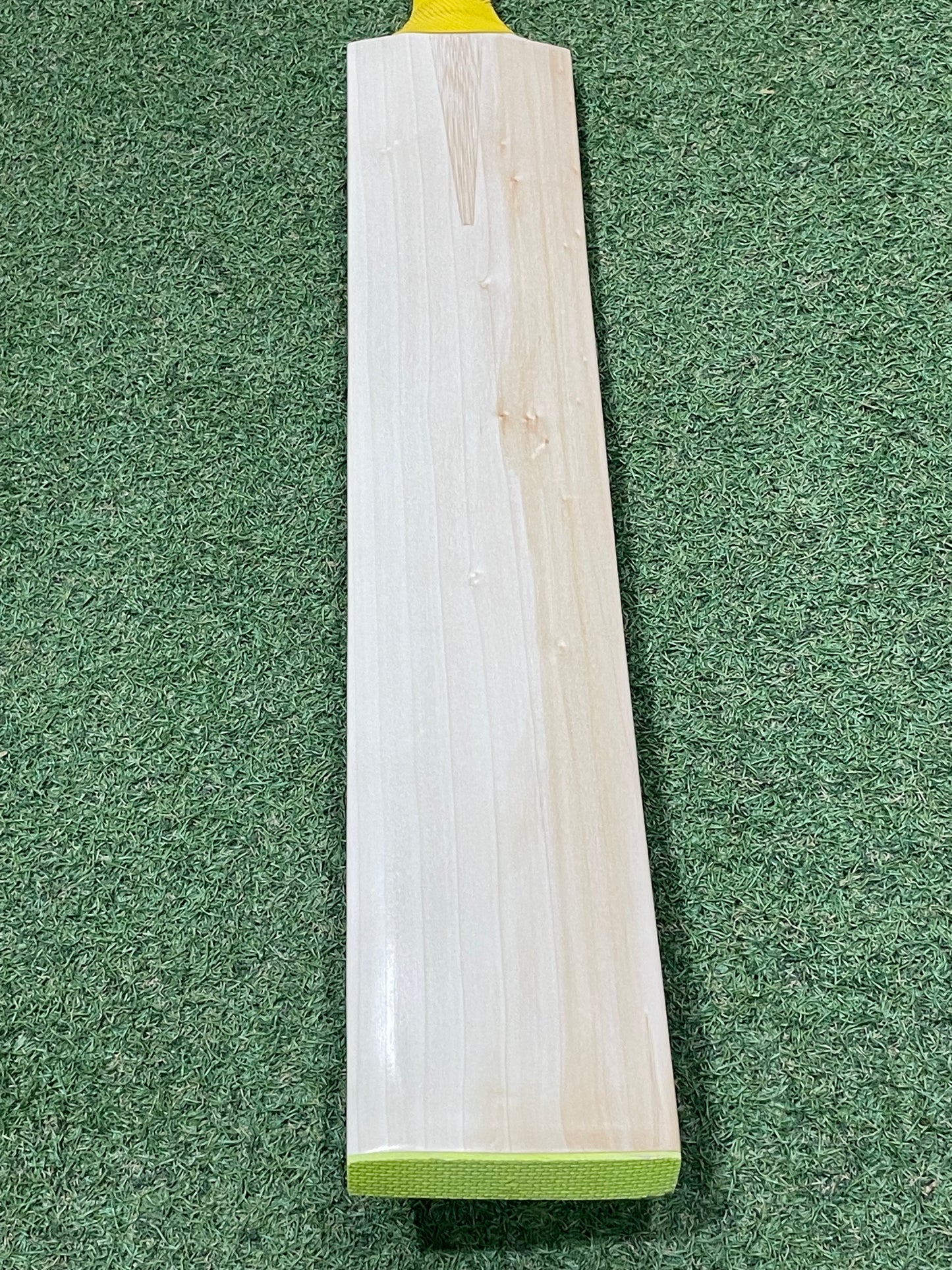 Cricket Station Plain Grade Two Cricket Bat (2lb 10oz)