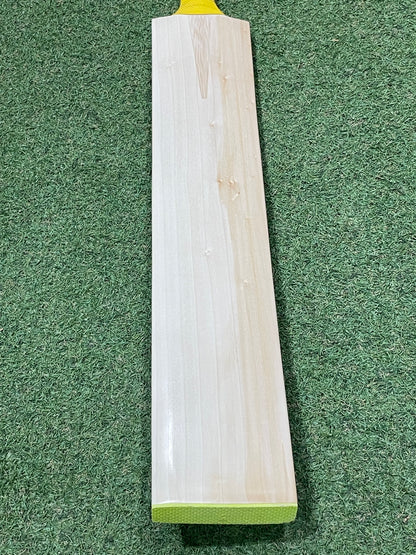 Cricket Station Plain Grade Two Cricket Bat (2lb 10oz)