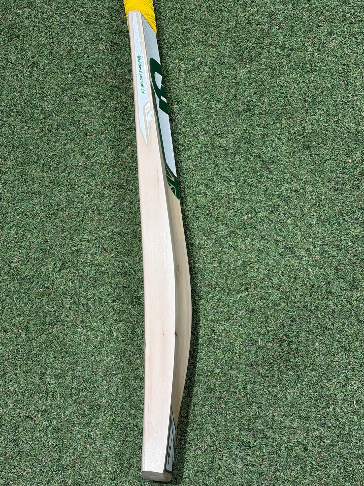 Cricket Station Saim Ayub 3 Star Cricket Bat (2lb 9oz)
