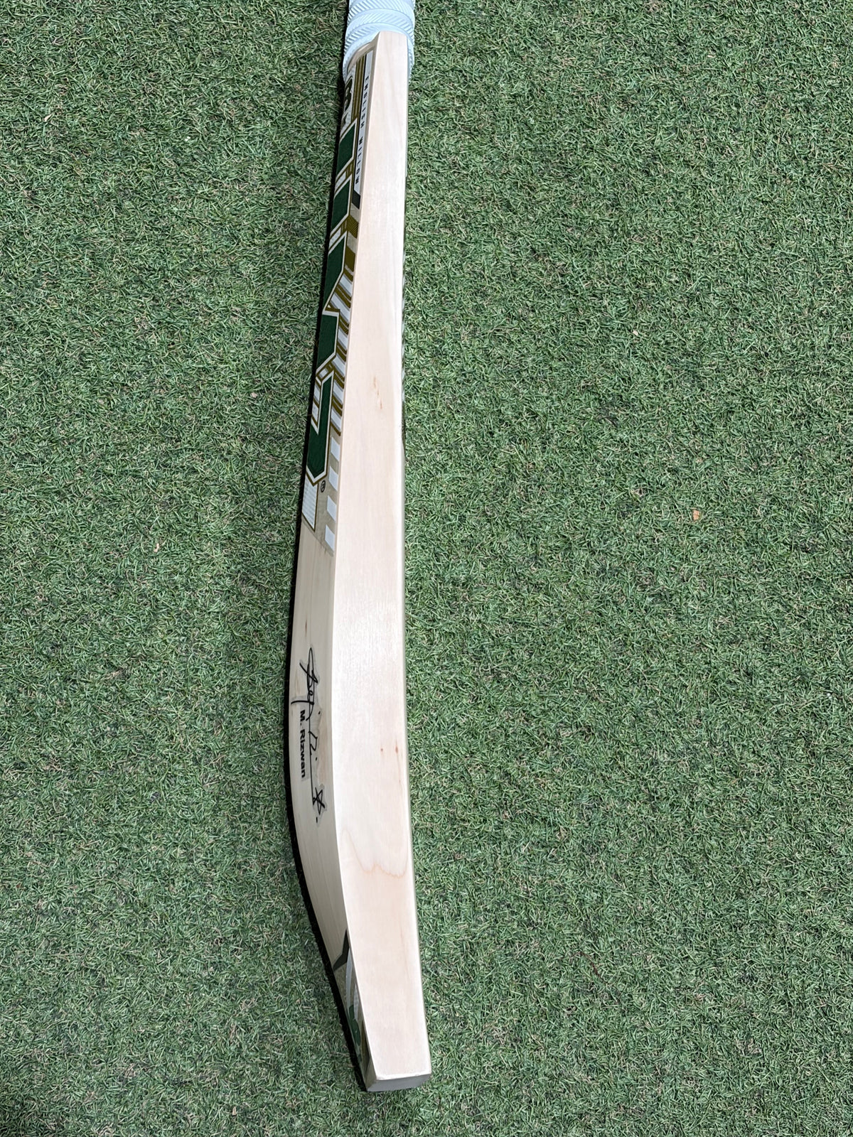 MB Malik Mohammed Rizwan Players Cricket Bat (2lb 9oz)