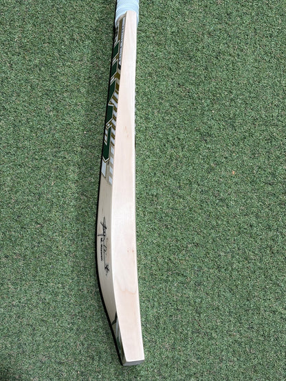 MB Malik Mohammed Rizwan Players Cricket Bat (2lb 9oz)