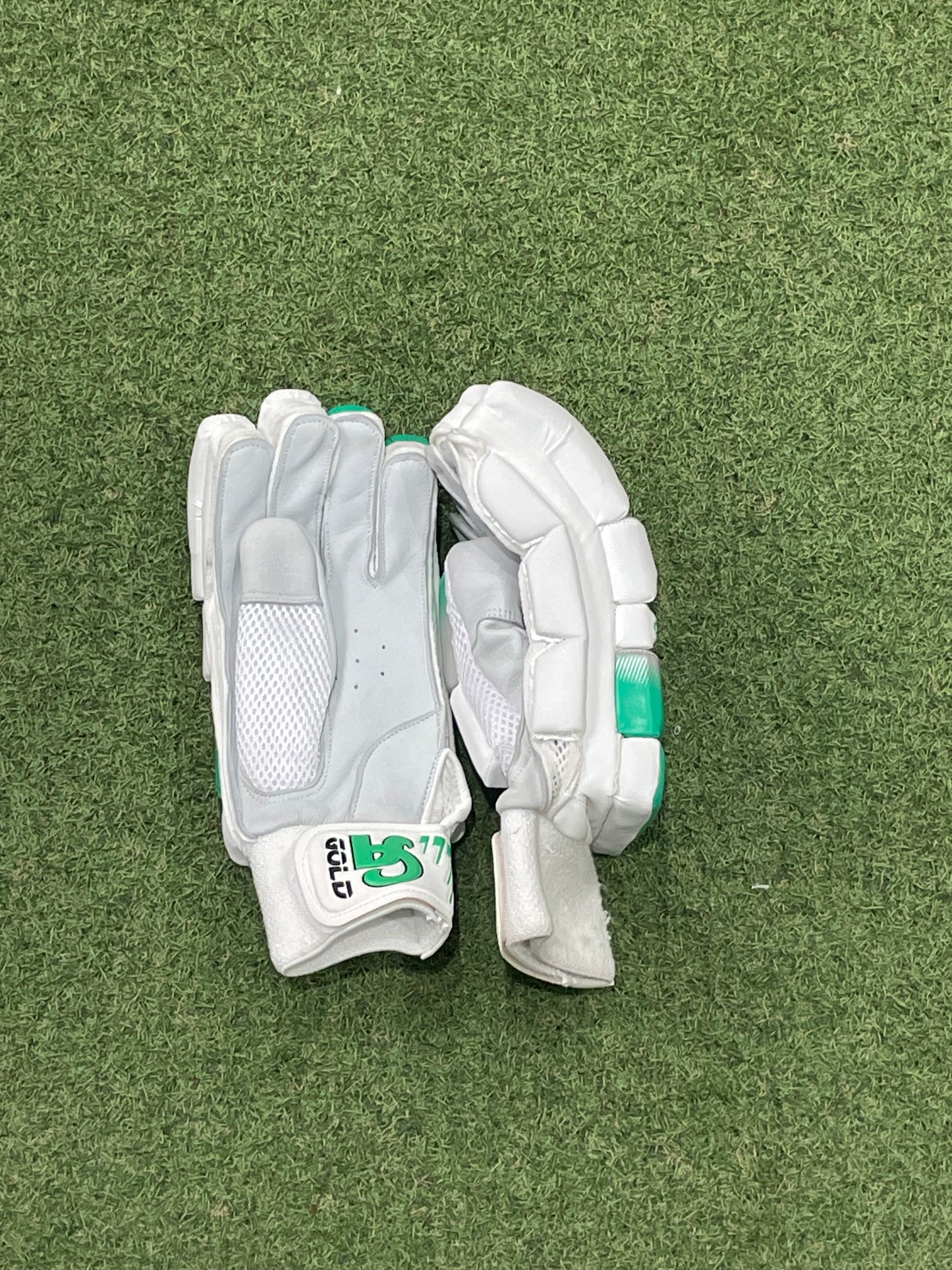 CA Gold 16000 Batting Gloves