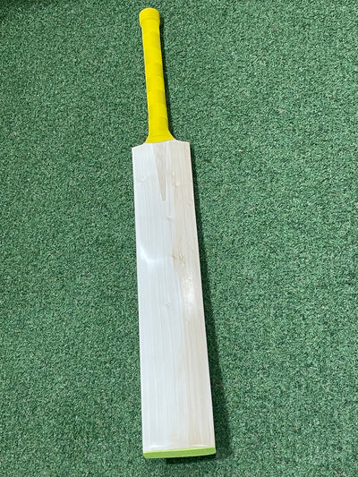 Cricket Station Plain Grade Two Cricket Bat (2lb 10oz)