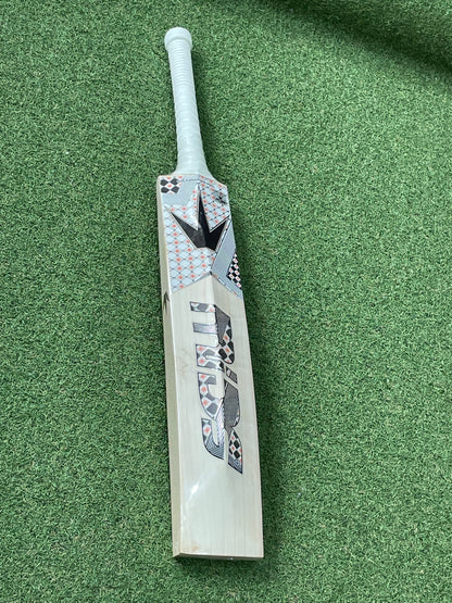 MIDS Big Boss Player Edition Cricket Bat (2lb 8oz)