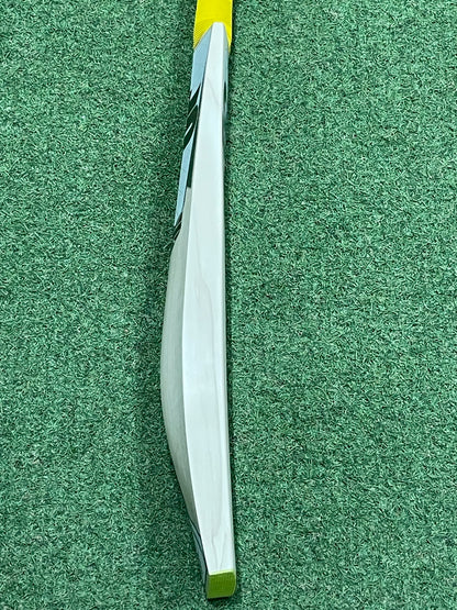 Cricket Station i-11 Cricket Bat (2lb 10oz)