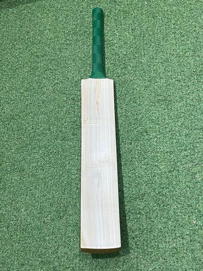 MB Malik Plain Cricket Bat (2lb 8oz)
