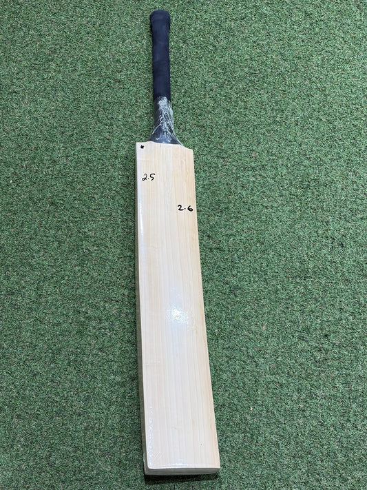 MB Malik UMZ Plain Cricket Bat (2lb 6oz)