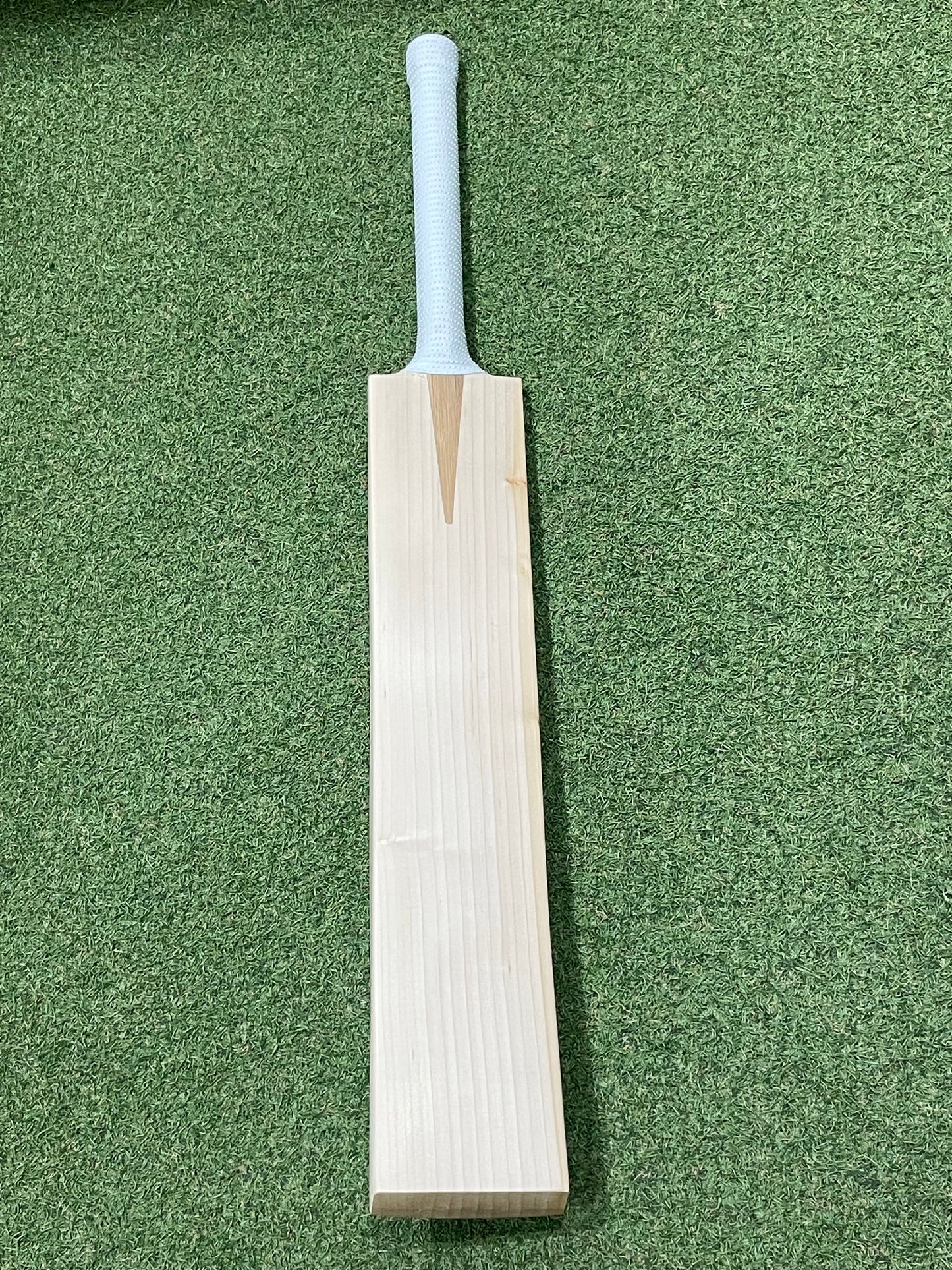 Plain Players UK Made Cricket Bat (2lb 11oz)