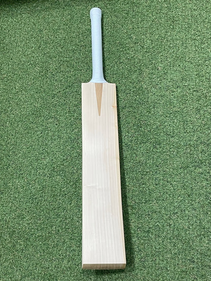Plain Players UK Made Cricket Bat (2lb 11oz)