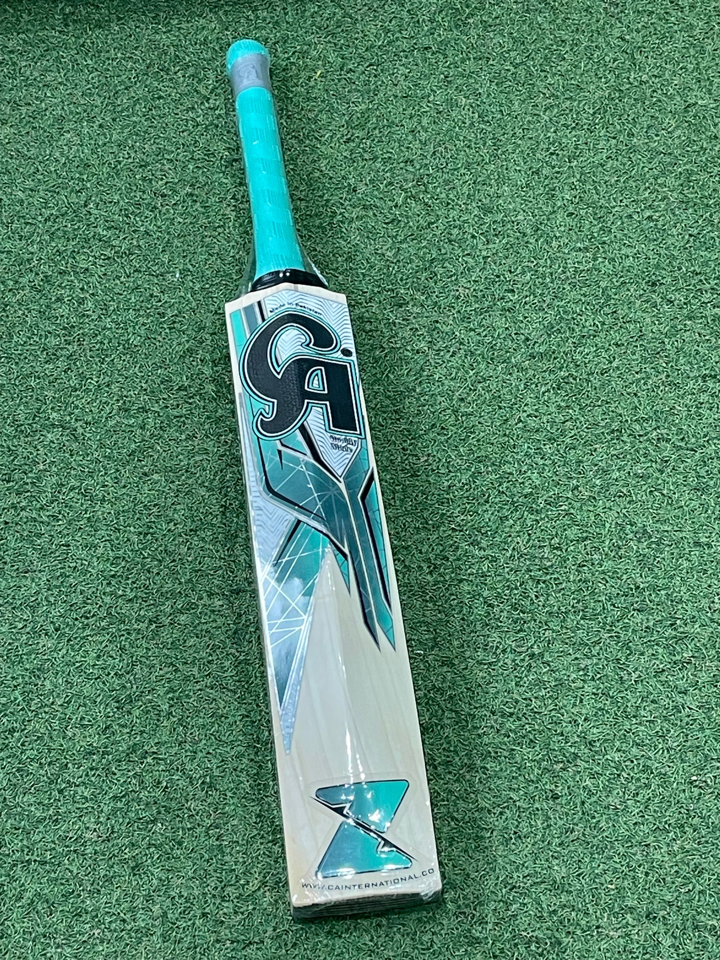 CA Gold 8000 Short Blade Long Handle Cricket Bat (2lb 10oz)