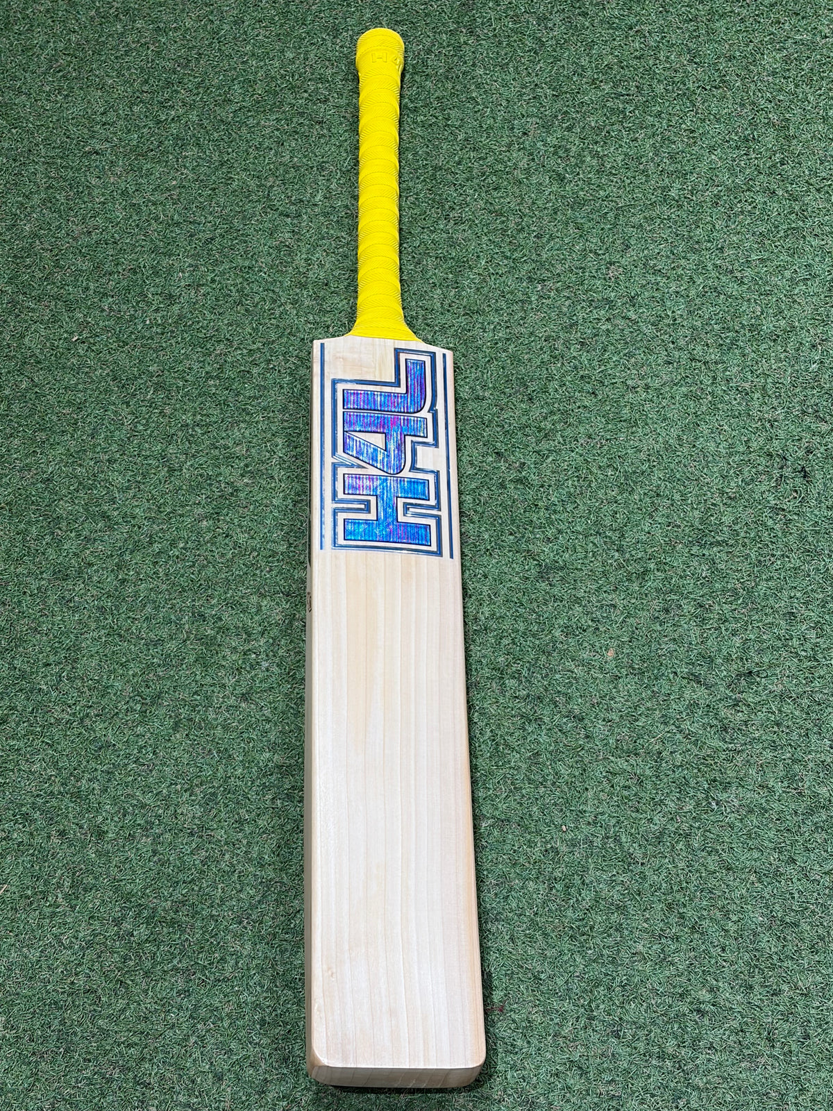 Hell 4 Leather (H4L) Pro Grade Cricket Bat (2lb 10oz)
